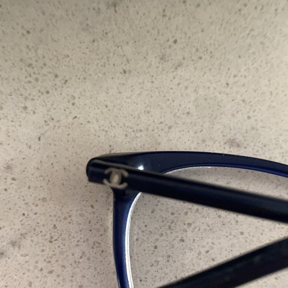 Chanel eyeglass frames - Picture 4 of 7